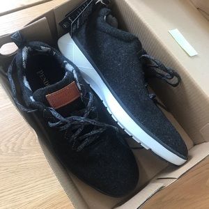 NIB Pendleton charcoal wool runner shoes.